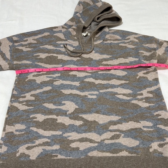 Christian Siriano New York Camo Hoodie Pullover - Picture 5 of 8